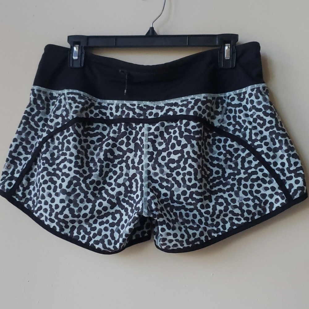 EUC Lululemon Shorts 4"